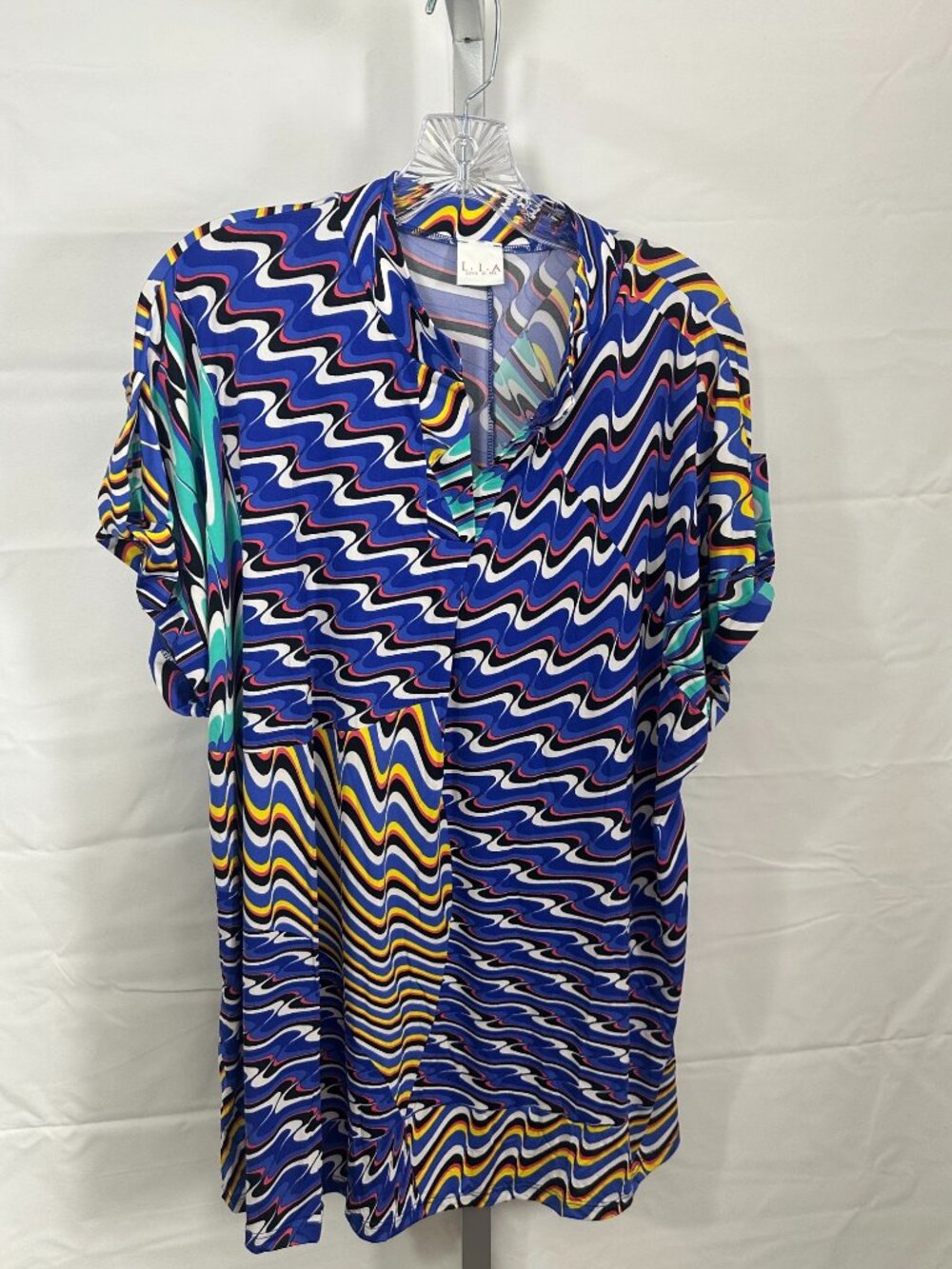 L.I.A Love Is All Multi‑Color Abstract Top | Plus Size 1X | NWT